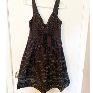 Polka dot black sleeveless dress with front bow